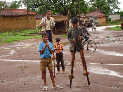 Chhattisgarh_36's tweet image. &quot;आगे हमर हरियर हरेली तिहार
भौंरा चलाबो, गुड़ के चिला खाबो
नरिहर फोड़बो जी, गेंड़ी ल खपाबो
पशु - प्रकृति के पूजा कर, ओखरो मान बढ़ाबो&quot;
जम्मो प्रदेशवासी मन ल हरेली तिहार के गाड़ा-गाड़ा बधाई अऊ शुभकामना। #Chhattisgarh #Hareli 
@PriyankaJShukla @shammiabidi @arifhs1