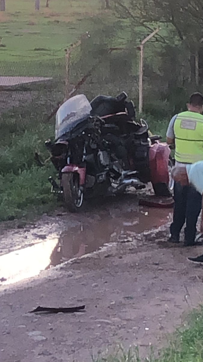 beckerg123's tweet photo. Una vez más, una vaca "vaga" q no debe de estar en la "autopista" Estación Don Nogales, antes conocida como la 4 carriles, se le atraviesa a un compañero motociclista. qué debemos hacer para evitar estos accidentes, @SCT_mx @GN_MEXICO_ que ya nos arrebataron hermanos bikers? 1/2 https://t.co/IDgnzxadsO