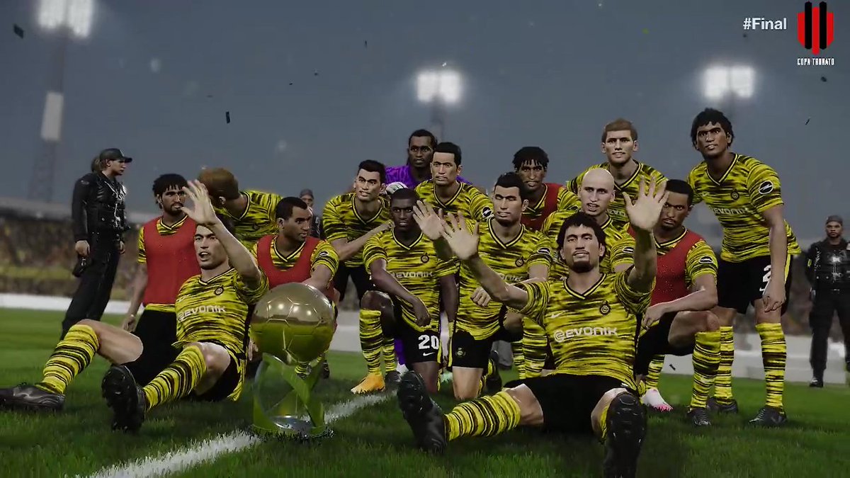 sportingd19's tweet photo. Gracias a todos logramos ganar este hermoso trofeo.
#GoRayoGo🖤💛 #Campeones https://t.co/8tFCXnzuQQ