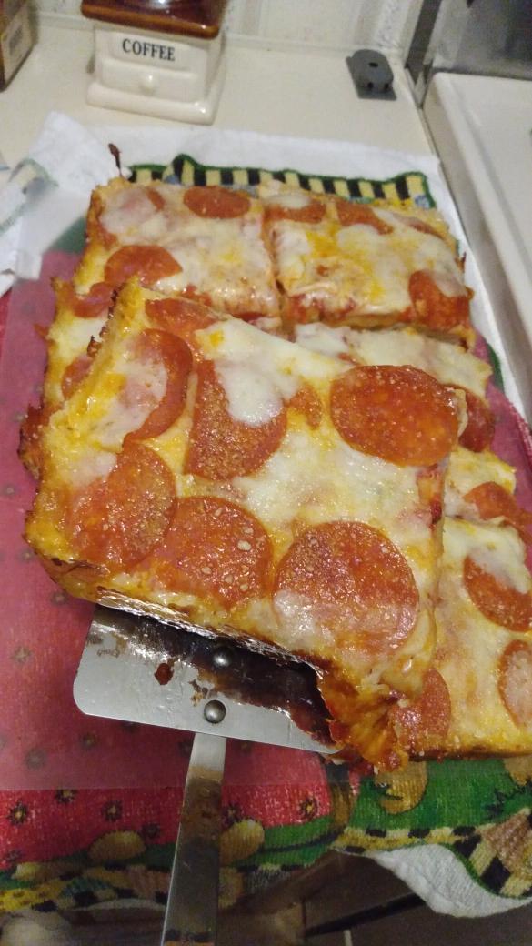TruckerJohn718's tweet photo. Made some Crispy Cheesy Square Pizza 🍕
#pizza #pizzatime #pizzapic #foodpics #foodie #food #bake #eating #homemadefood #eat #Bales2021FilmChallenge 🍕💯 https://t.co/MlhzlzD4UA