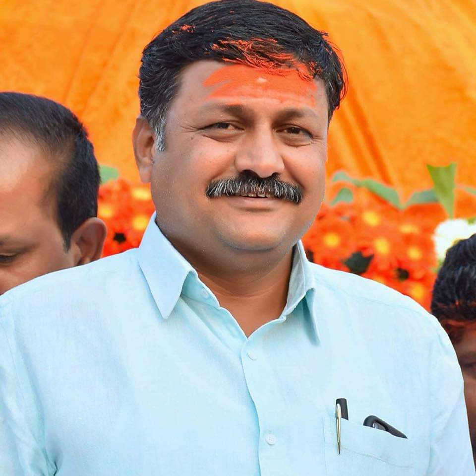 SDharashiv's tweet photo. धाराशिव-उस्मानाबाद नगरपालिकेचे शिवसेनेचे लाडके नगराध्यक्ष मकरंद उर्फ नंदू भैय्या राजे निंबाळकर यांना वाढदिवसाच्या हार्दिक हार्दिक शुभेच्छा... 💐💐 https://t.co/jS8UQPV1kA
