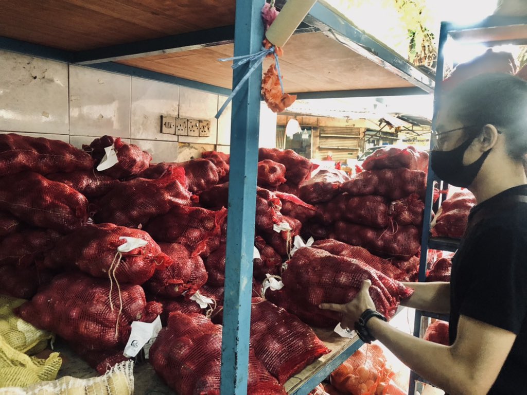 BULBONPROJECT's tweet photo. Hello everyone! The bulb is back and this time we are collaborating with We Care Kita Jaga movement to support their daily food bank initiative around KL/Selangor area https://t.co/clKzCj461z