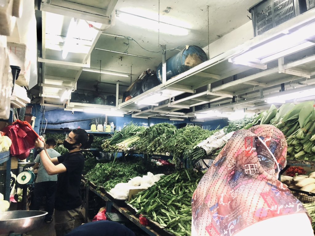 BULBONPROJECT's tweet photo. Hello everyone! The bulb is back and this time we are collaborating with We Care Kita Jaga movement to support their daily food bank initiative around KL/Selangor area https://t.co/clKzCj461z