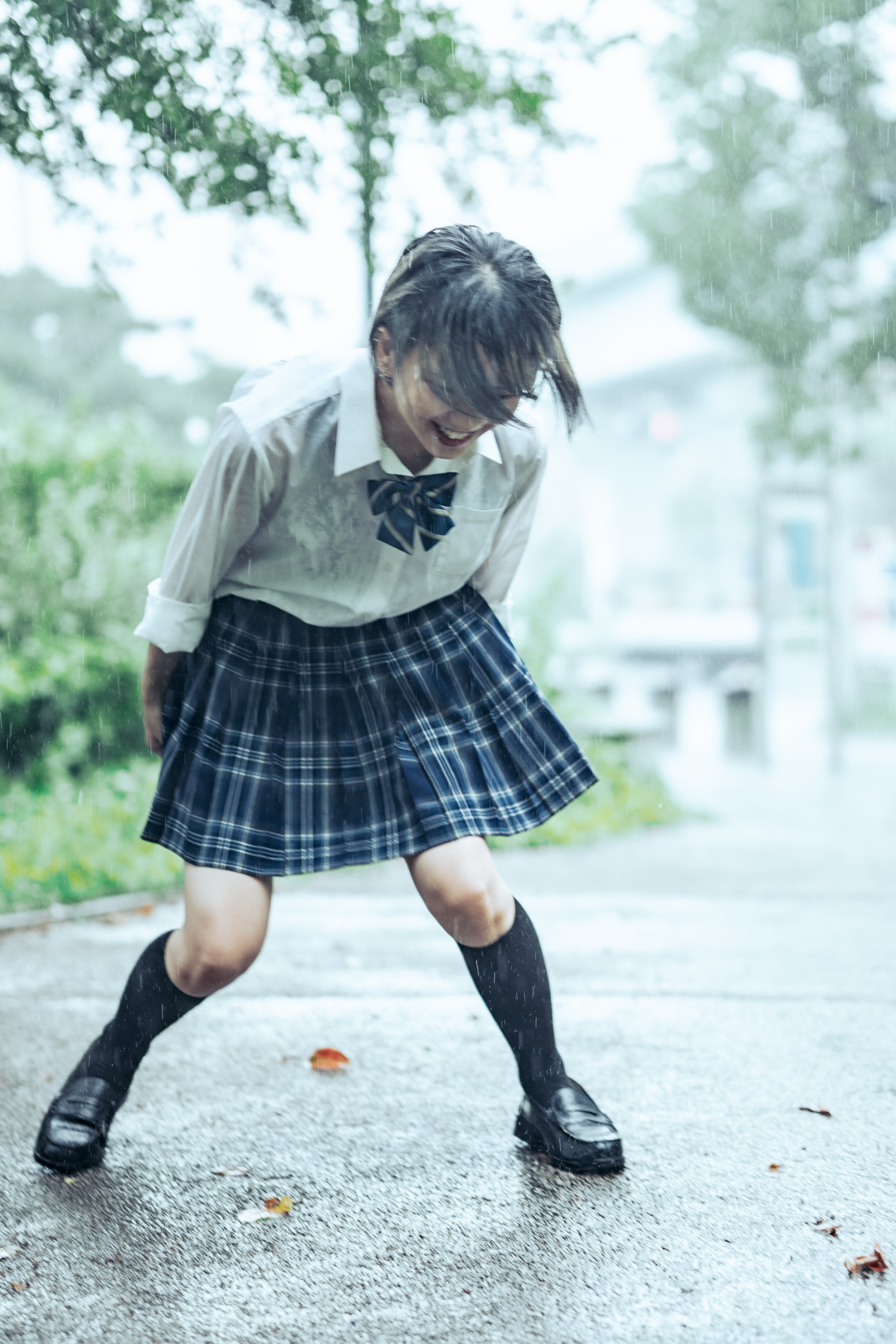 雨 制服  / X