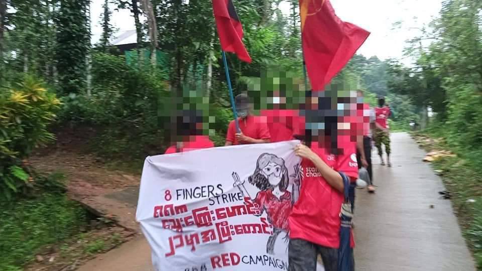 Chan54581634's tweet photo. Locals of Thayetchaung Tsp marched &amp; wore red shirts to overthrow Genocidal Military on 33rd anniversary of 8888 uprising day to complete the old blood debt. 8888 UPRISING IN 2021 #8FingersStrike #Aug8Coup  #WhatsHappeningInMyanmar https://t.co/xD0qF9OT7p