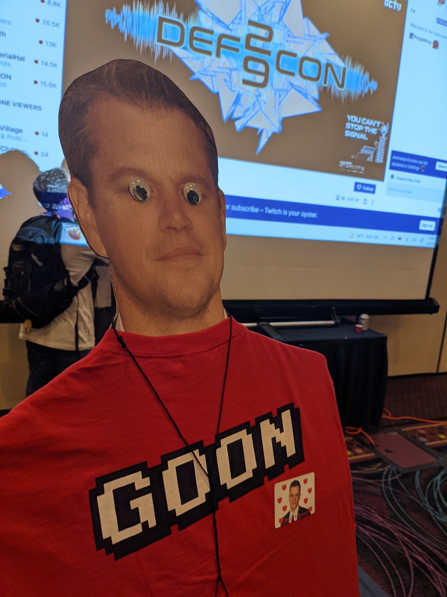 mattjalexander's tweet image. #mattdamon  holding the fort down #DFIU