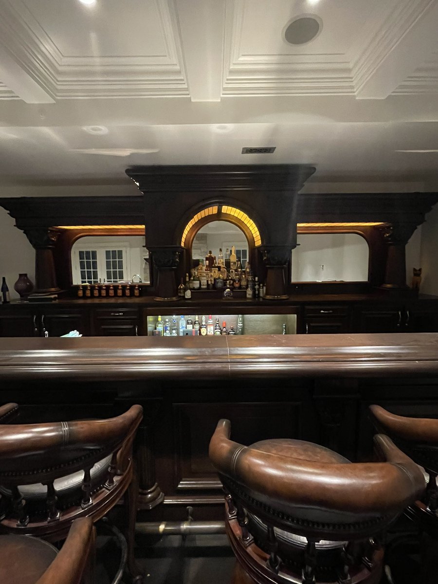 chitownmama73's tweet image. Getting my bar in order.  

#TMH 
#toomuchalcohol 
#Irishbar 
#newtomehouse