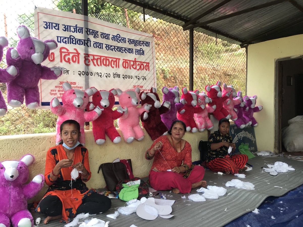 HisilaPost's tweet image. गोर्खा पालुंगटार न. पा. १ खोप्लांगमा संचालित ७ दिने हस्तकला उद्योग प्रशिक्षण कार्यक्रमबाट किनेको भालु युगीनको हातमा !