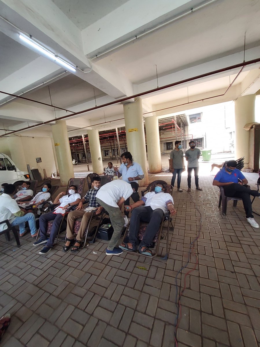 JUNIORDOCTORSA1's tweet photo. Blood donation drive by resident drs in BJMC ahmedabad under aegis of JDA. @abpasmitatv @RajkotJda @jdabhopal @FAIMA_INDIA_ @FordaIndia @IMAIndiaOrg @rda_rml @GIDA_Official https://t.co/RWwQChGdwK