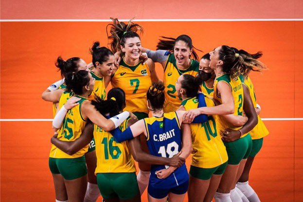 LuccaCardoso's tweet photo. Nossas meninas foram GIGANTES chegaram muito longe. Infelizmente não deu, mas nosso respeito e admiração pelo histórico avassalador é incontestável. Obrigado! #FeGaray #rosamaria #CAROL #Gataz #Roberta #Braits #OlimpiadasNaGlobo #BRAXEUA https://t.co/oGQTVAlOnX