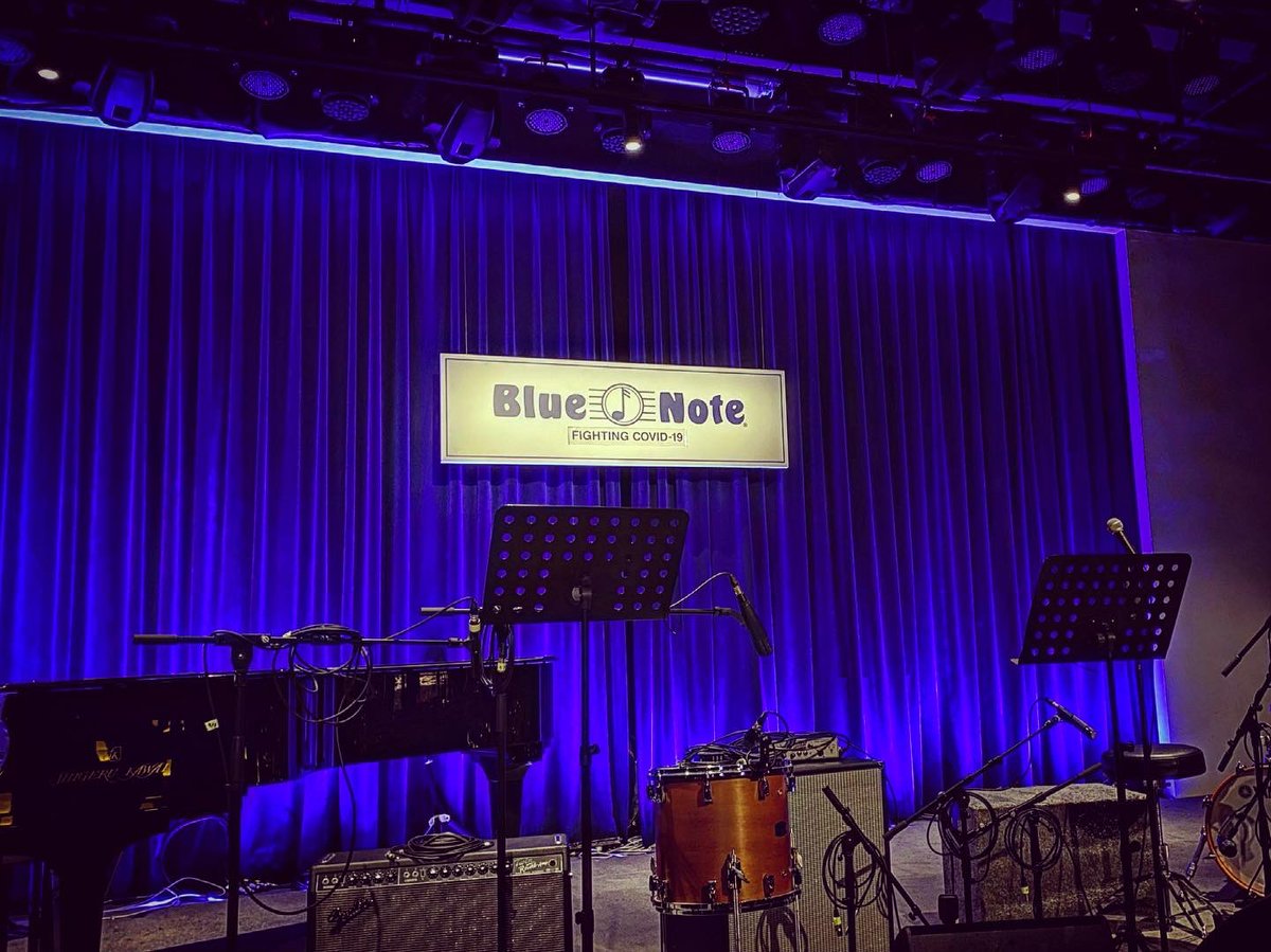 HitomimiK's tweet photo. 楽しみにしていた #CowboyBebop のLIVEがキャンセルになったけど、せっかくだから行ってみたら、スカスカだった。。上海も規制厳しくなってきた。
つぶれないで持ち堪えて〜
#bluenoteshanghai
#fightingcovid19 https://t.co/ijWgoiS2pA