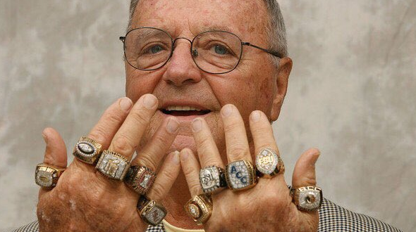 NvictusManeo's tweet photo. @SportsCenter RIP to a college football legend https://t.co/ozNiw7p0nV