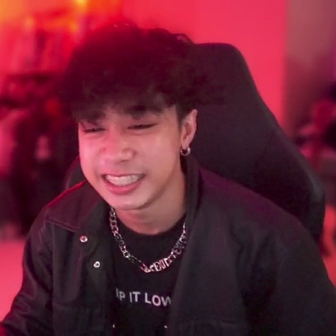 engrcullenbing's tweet photo. "taba ng cheeks ko 'no? kala mo naiwan sa kusina" - @JoshCullen_s 

cute moo, sarap pisiliiiiiin

#SB19 @SB19Official https://t.co/bjXW52pJdJ