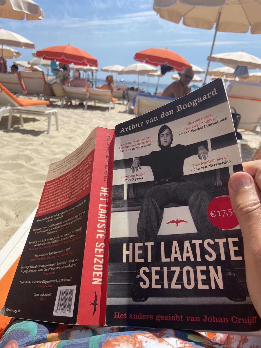 just_apassenger's tweet photo. Lekker vakantieboek #cruyff #hetlaatsteseizoen #thomasrap https://t.co/aOXzcbw2vR