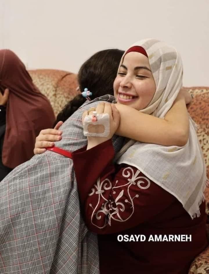 gazaapost's tweet photo. After 6 years in the Israeli occupation prisons, The Palestinian Helwa Hamamra was released and hugs her only daughter, Maysam, who was a baby when she was arrested.
#Israelicrimes
#freepalestine https://t.co/1lbH99Ddak