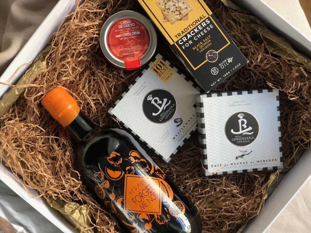 Una magnífica selección de productos para aperitivos y “vermuteo” en madeinspain.store/tienda/.