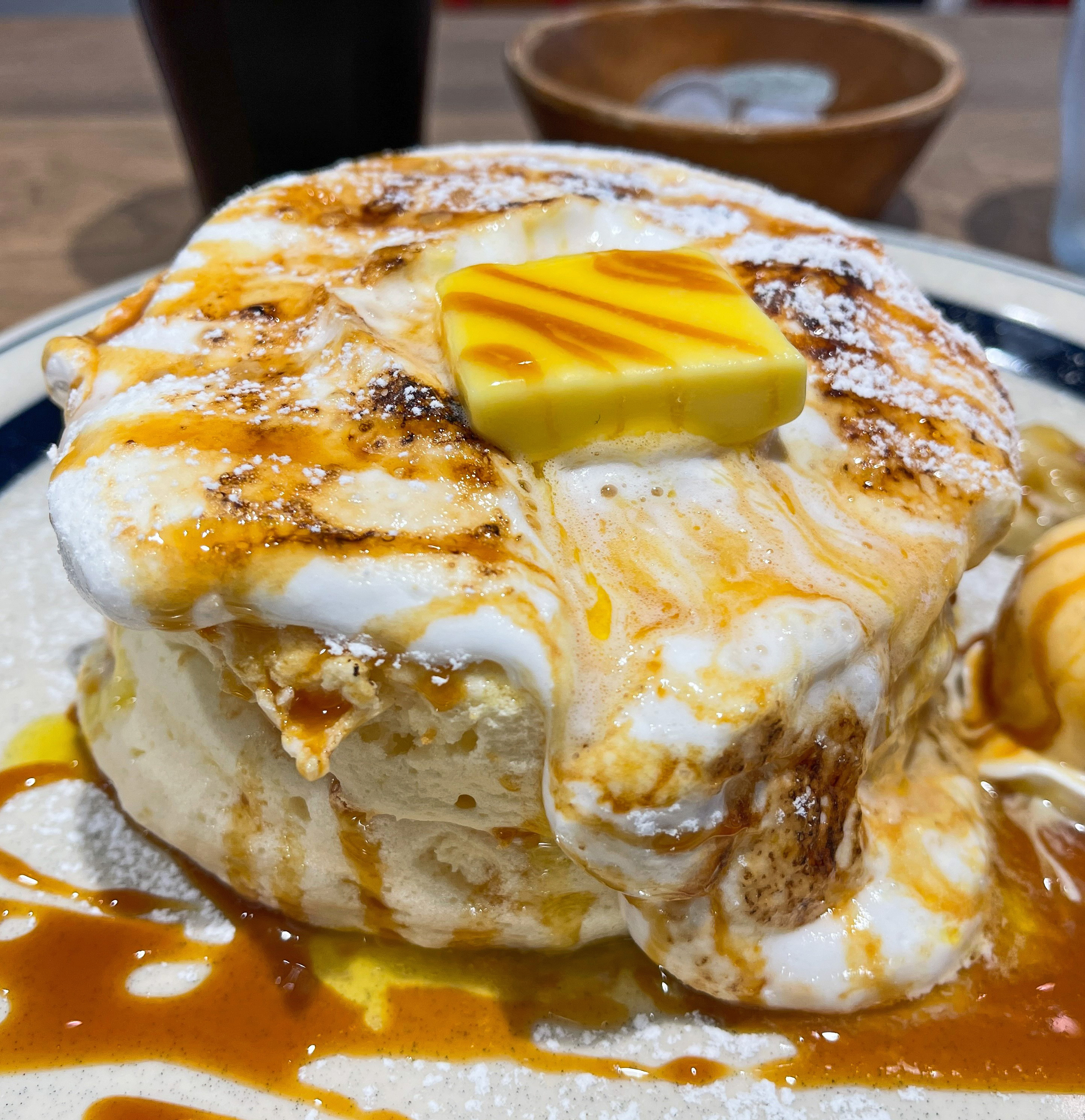 唯一無二の絶品グルメ むにぐるめ Eggg Cafe 東京 国分寺駅から徒歩2分 豪快に焼きマシュマロを載せた パンケーキを食べられるお店 パンケーキの熱でマシュマロとバターが溶け出していく背徳的スイーツ 極厚なパンケーキが口の中で溶けていく食感