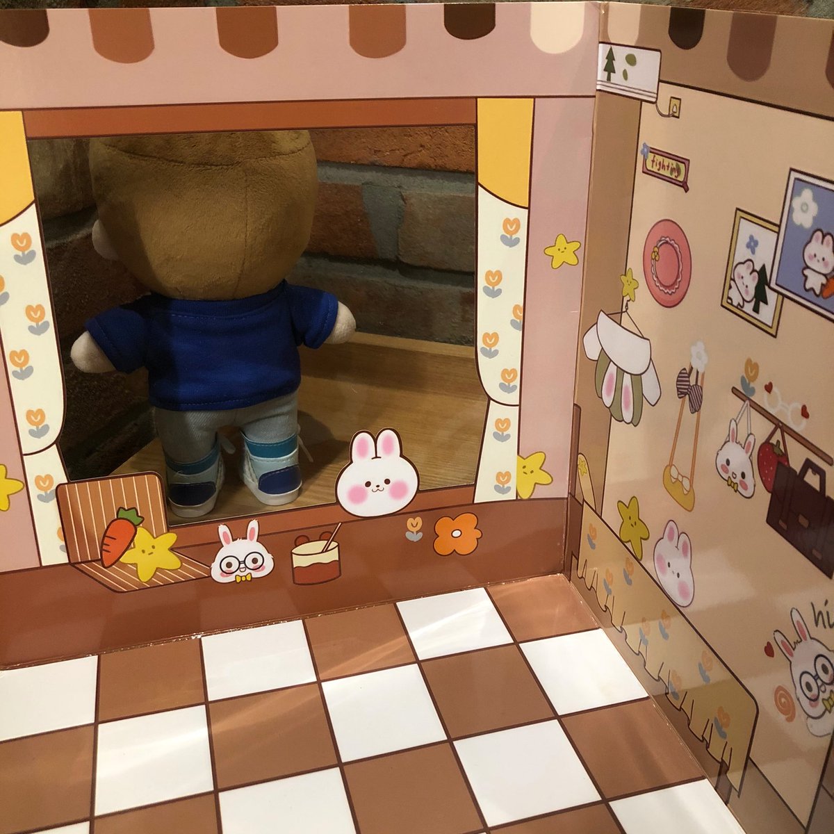 베이글 내꼬에여!!!!! 🥯💙
먹었으니 쿨하게 안녕😎👋

선글라스 <a href="/somcloud_store/">구릉구릉잡화점☁️</a> 
티셔츠 <a href="/mak_closet/">막내옷장</a> 
찢청, 마스크 <a href="/bubbletea_dgnb7/">⭐버블티 옷장⭐</a> 
운동화 #타오바오
룸박스 <a href="/gvtaobao/">지브이옷장</a>

#토둥이 #솜일리룩 #아솜이네