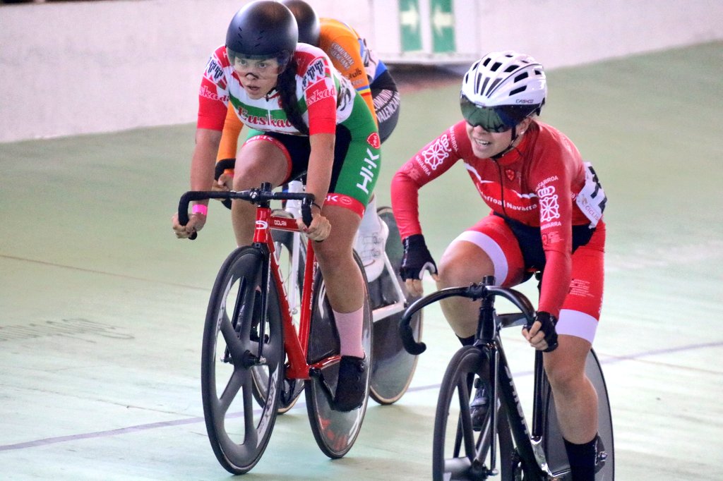 #CEPistaGalapagar21 | Victoria para  Saioa Orgambide en Keirin junior 🏆

🥈 Ane Mazón
🥉 Ainara Albert