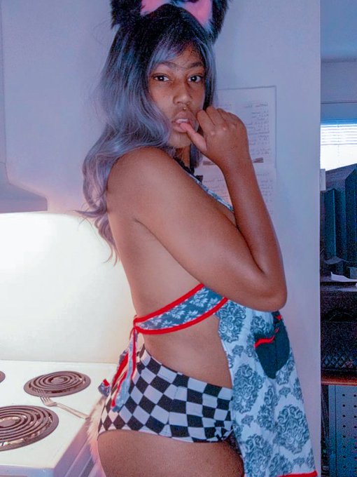 Oh, you're awake daddy:) what would you like for breakfast? 🍳 https://t.co/bXGzmhJx7x