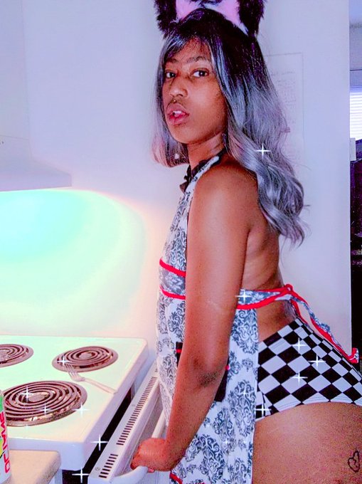 Oh, you're awake daddy:) what would you like for breakfast? 🍳 https://t.co/bXGzmhJx7x