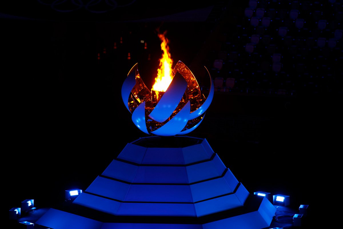 Paralympics's tweet photo. This is a glorious spectacle, #Tokyo2020! 

The #ClosingCeremony of the #Olympics is giving us so many emotions and excitement for what is to come. 🔥

#StrongerTogether #Paralympics https://t.co/0vI3A8HjHU