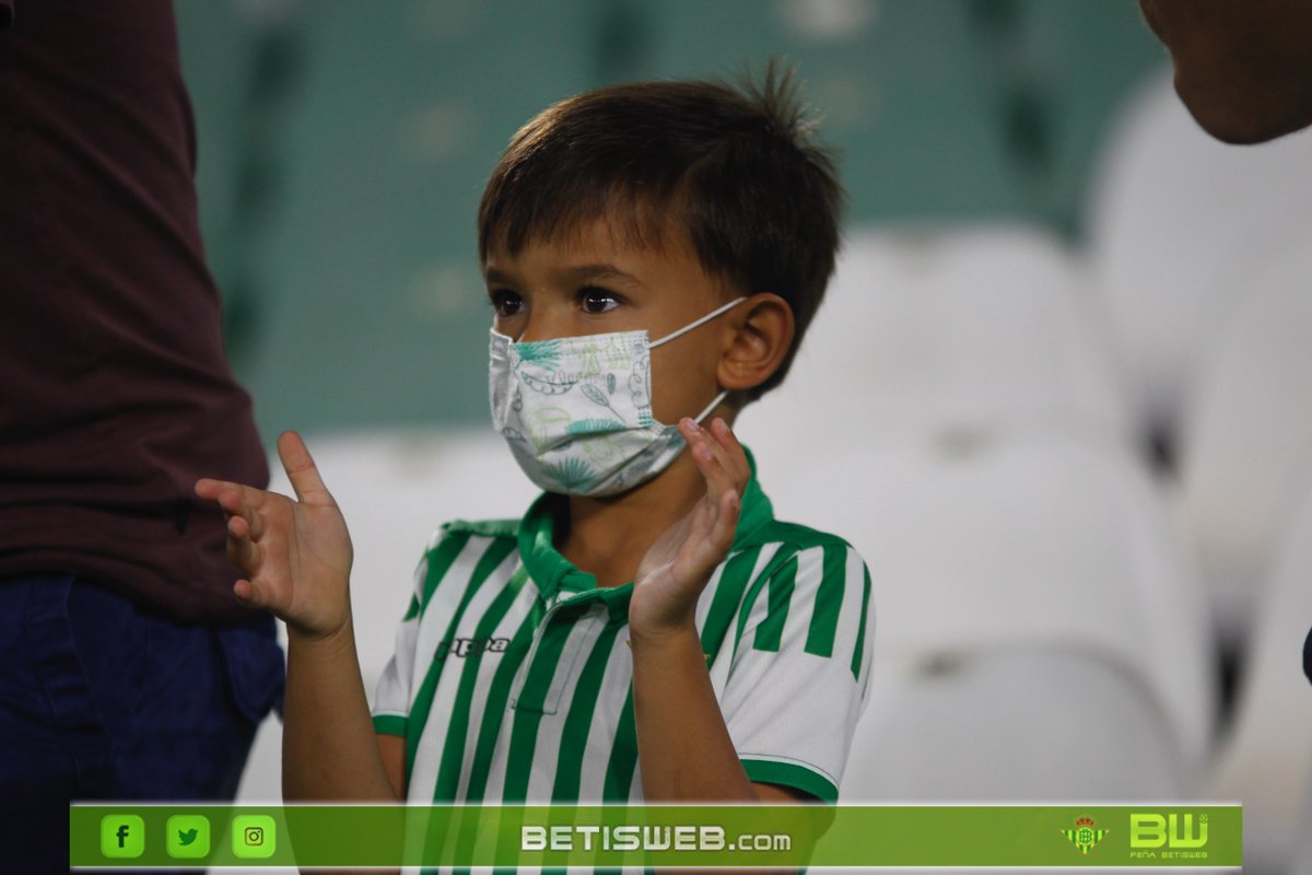 betisweb's tweet photo. 😍Y volvimos a casa después de 17 meses
#BetisDay #RealBetisRoma   #Betis 💚 https://t.co/gFMT5MiCX1