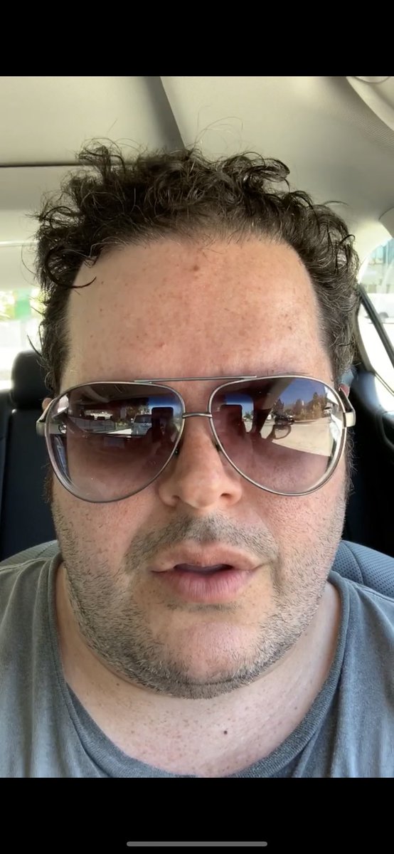 Josh Gad tweet media