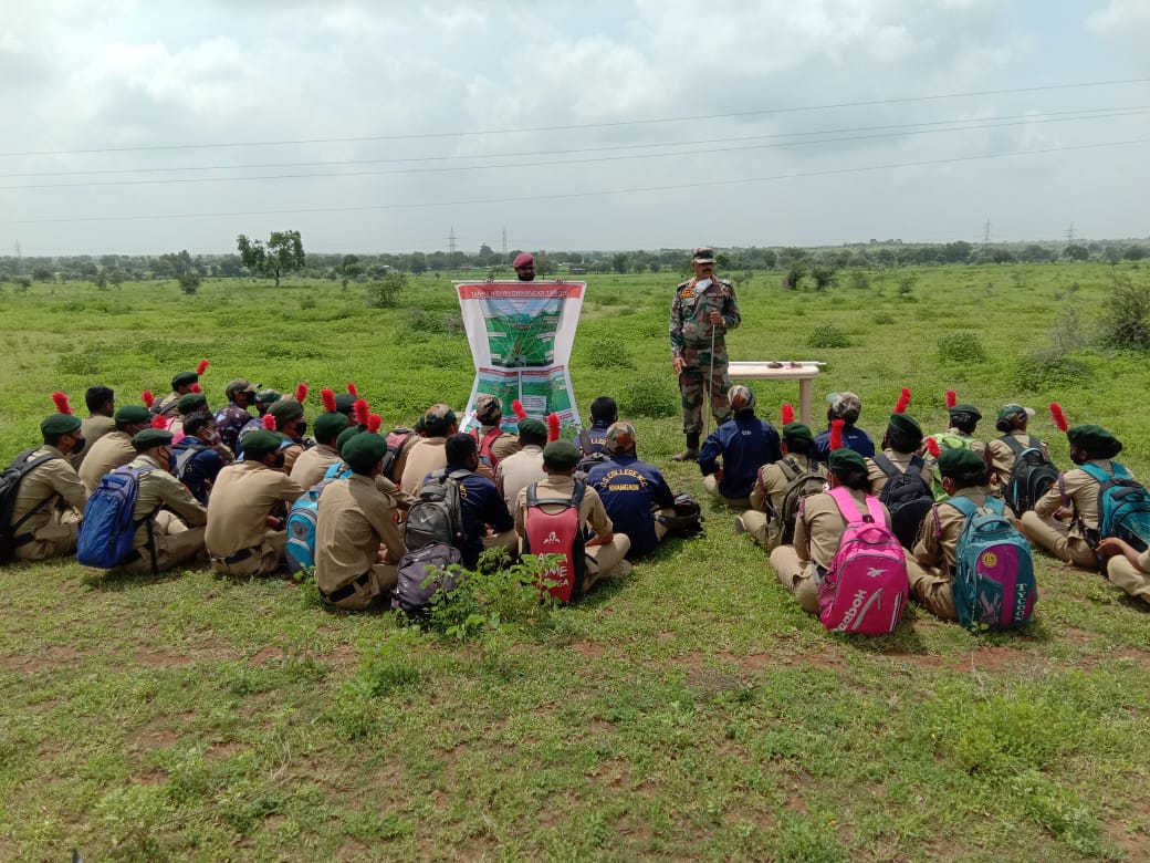TKhamgaon's tweet photo. 34 cadets carried out tree plantation at Khamgaon along highway alongwith voluntary organization.  

Opportunity also used to conduct out door trg on MR and FCBC. https://t.co/uJoQZktSdI