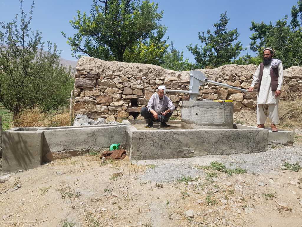 ccnpp_afg's tweet photo. د #ابادۍ_په_لور
۱۴۰۰/زمری/۱۷ – د #میدان_وردګو ولایت په #جلرېز ولسوالۍ کې د ۴۰ کورنیو د #څښلو_اوبو ستونزه حل شوه. https://t.co/KijWkjmbXH