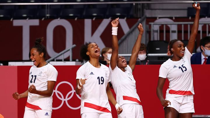 CarolineDervil's tweet photo. Vous avez été au sommet de votre #art ....vous êtes le présent et l'avenir pr @Paris2024  : #handballeuses, #femmesenor, on vous aime ❤!  #doubleenor #Tokyo2020 @PineauAllison @pauletta_sorea @FlippesLaura @CleoDarleux @EspritHandball https://t.co/jLlUbVsiGe