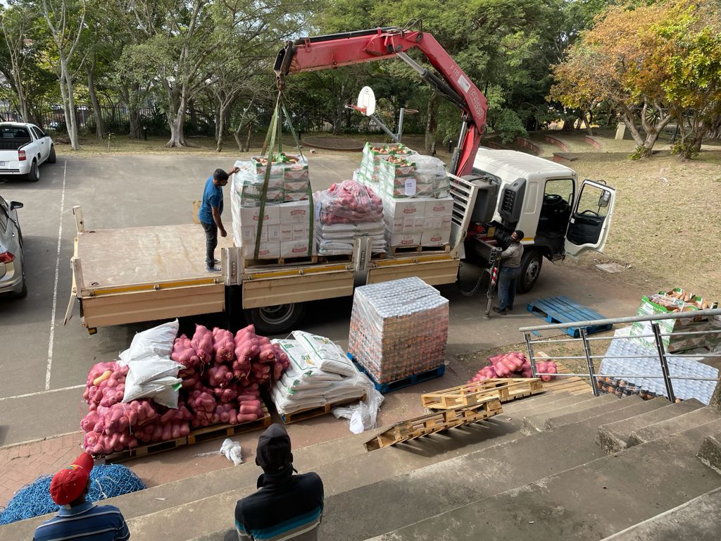 iahv_sa's tweet photo. Stand for Humanity - In Solidarity with Kwazulu-Natal
Our volunteers assisting with loading, off -loading and packing of the food hampers in KZN. (July 2021)
#IAHV #ArtOfLiving #StandWithHumanity #StandWithKZN https://t.co/1gWhOuoYCn