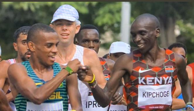 AfricaFactsZone's tweet photo. Kenya's Eliud Kipchoge has won Gold in the men's Marathon at the Tokyo Olympics.

He has won two consecutive Olympic Gold medals in the men's Marathon (2016 and 2020).

He has ran 17 marathons in 8 years, and only lost 2. https://t.co/zVP80jEQiD