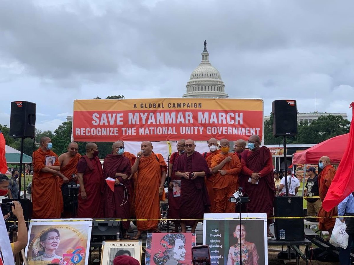 MizzimaNews's tweet photo. အမေရိကန်နိုင်ငံရောက် မြန်မာနိုင်ငံသား တိုင်းရင်းသားများ ၊ ရဟန်း သံဃာများ အပါအဝင် ရိုဟင်ဂျာများ ကပါ အမေရိကန်သမ္မတ ဘိုင်ဒန်အစိုးရ အနေဖြင့် မြန်မာပြည်သူများ ရဲ့ကိုယ်စားပြု အမျိုးသားညီညွတ်ရေးအစိုးရ NUG ကိုအသိမှတ်ပြုပေးဖို့ ဆန္ဒပြတောင်းဆိုနေကြသည်။ https://t.co/pjlxKYt4hc