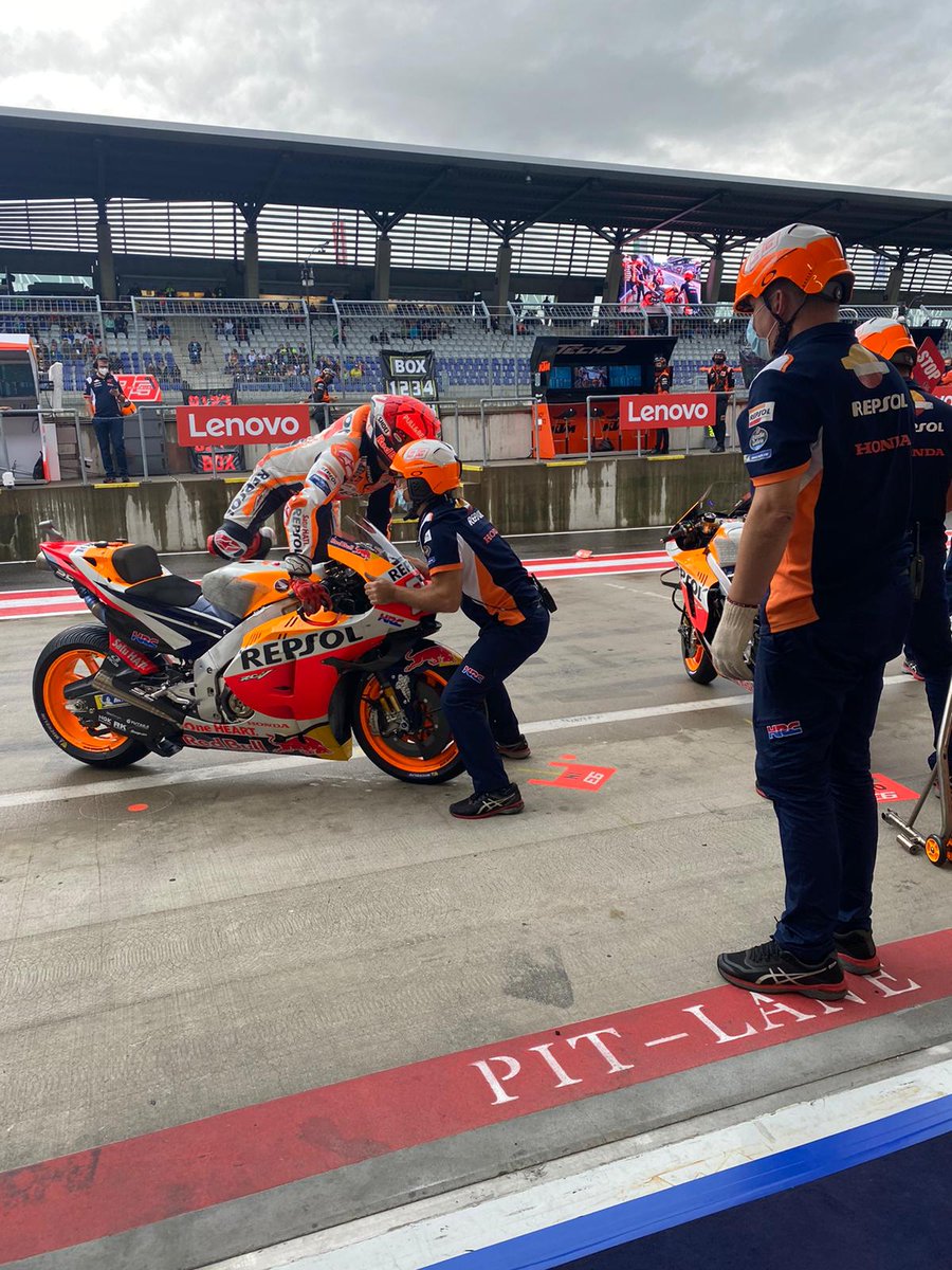 box_repsol's tweet photo. Y si... #FlagToFlag 🤔
#MM93
#StyrianGP
#MotoGP
#WUP
#EquipoRepsolHonda
#LaGradaRepsol https://t.co/RQ30dzB2UB