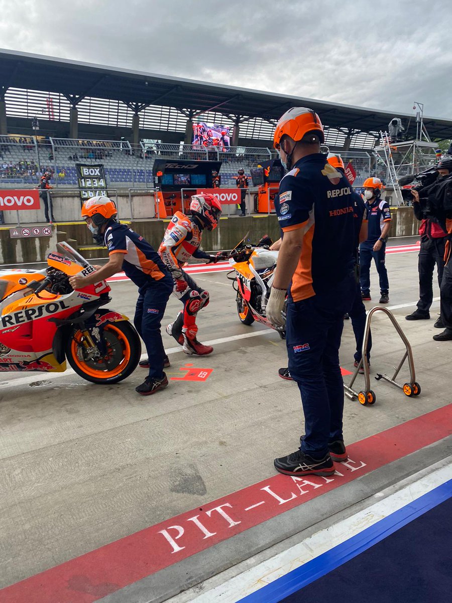 box_repsol's tweet photo. Y si... #FlagToFlag 🤔
#MM93
#StyrianGP
#MotoGP
#WUP
#EquipoRepsolHonda
#LaGradaRepsol https://t.co/RQ30dzB2UB