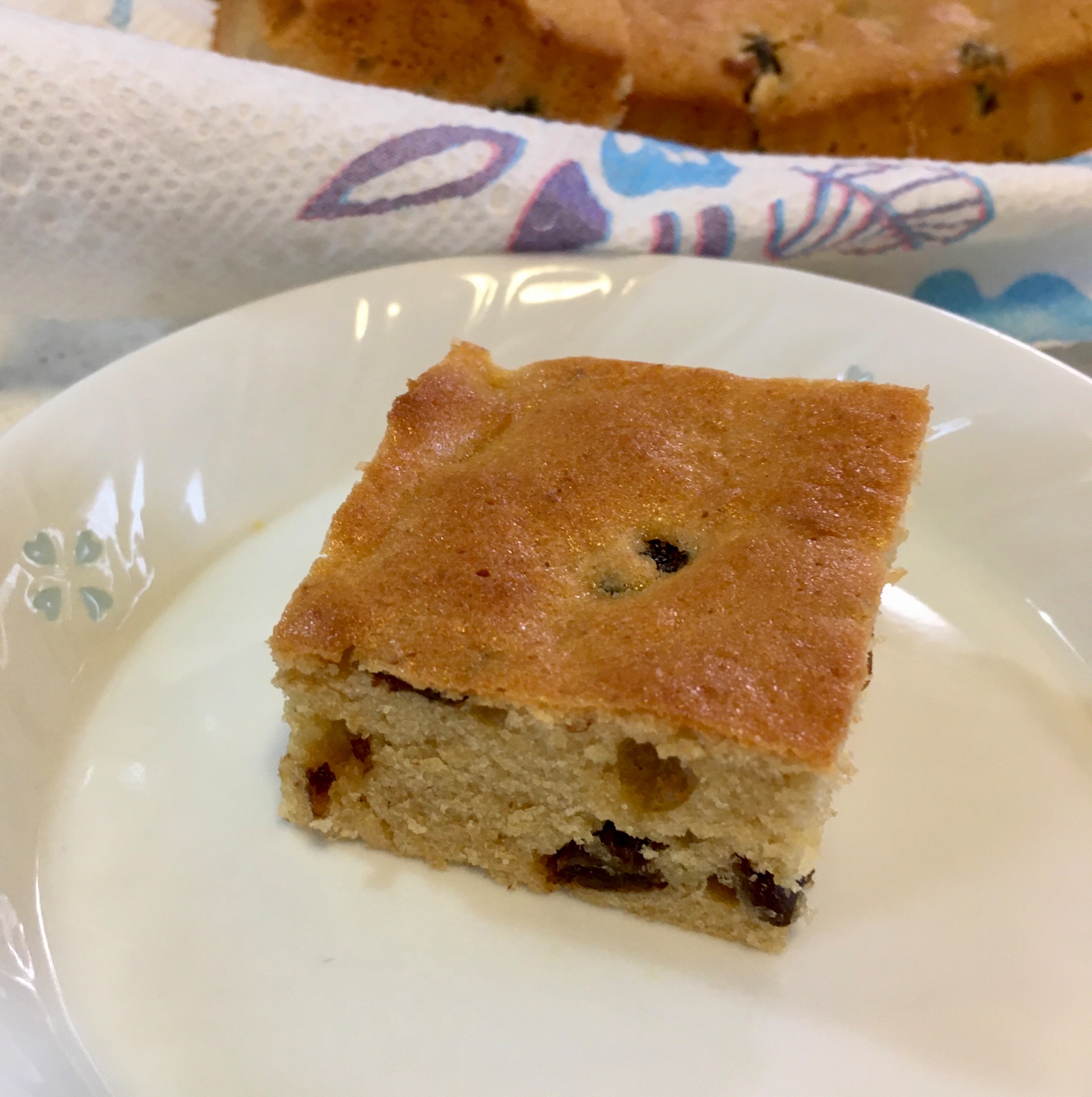 スローなのんちゃん 久しぶりに焼いたのです クイーンアリス のレシピで 小麦粉とアーモンドプードルが同量入るので美味しいですよ ラム酒漬けのレーズン入りなのでちょっぴり大人の味 クイーンアリス 手作りケーキ T Co Zcvax9amfh Twitter