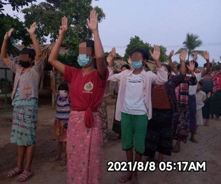 IrrawaddyNews's tweet photo. Locals in Myaing township, Magwe Region, joined the eight-finger strike campaign in their protest on early Sunday morning to mark the 33rd anniversary of the ‘88 Popular Uprising.

(Photo: CJ)
#WhatsHappeningInMyanmar https://t.co/bwzPDEYuz7