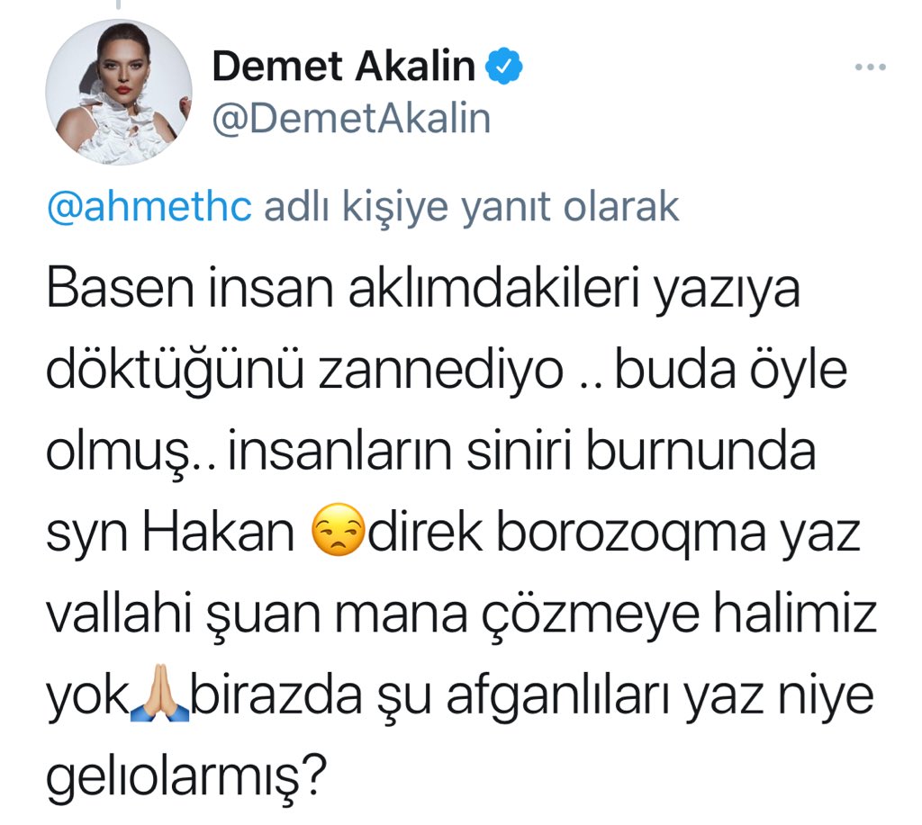 Demet Akalın’dan #ÜmitcanUygun yazısının yanlış anlaşıldığını söyleyen Ahmet Hakan’a: “İnsanların siniri burnunda Sayın Hakan 😒 Direkt bodoslama yaz vallahi şu an mana çözmeye halimiz yok🙏🏼 Biraz da şu Afganlılar’ı yaz niye geliyorlarmış?”