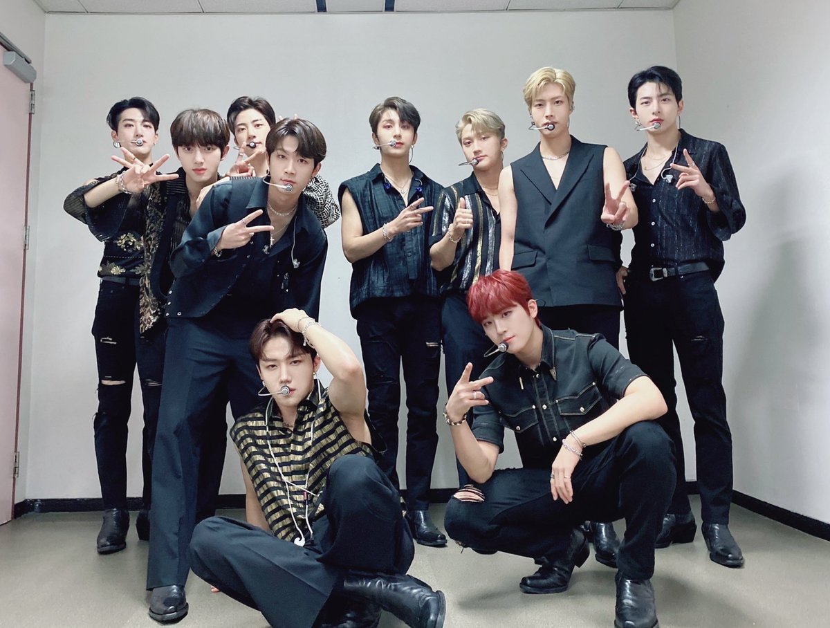 GoldenChild's tweet photo. [📸] 210808 SBS #인기가요 🧡

빠라밤빰 빠라바라밤🎶
🔥뜨겁게 타오른 골든차일드 컴백무대🔥
앞으로의 무대들도 기대 많이 해주세요🧡

#GoldenChild #골든차일드 
#GAME_CHANGER #RaPamPam https://t.co/9bvgN7GbSn
