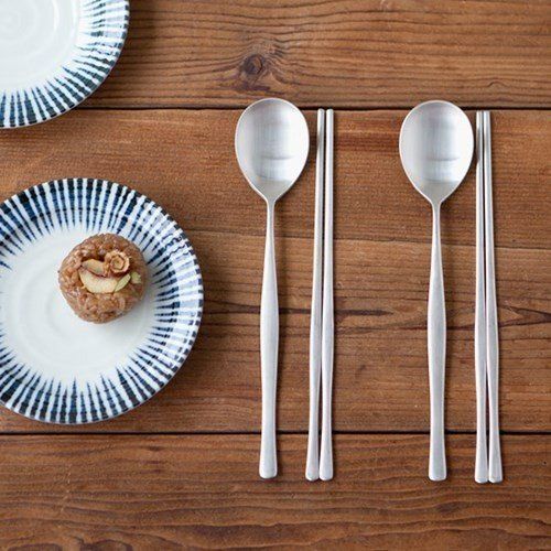 ソウルで見つけた可愛い雑貨 韓国雑貨 曲線が高級感を演出 ホテル仕様のお箸 スプーン 2膳セット 韓国食器 可愛い かわいい 韓国 お土産 T Co tqeznvaz T Co Mehev5fpsd Twitter