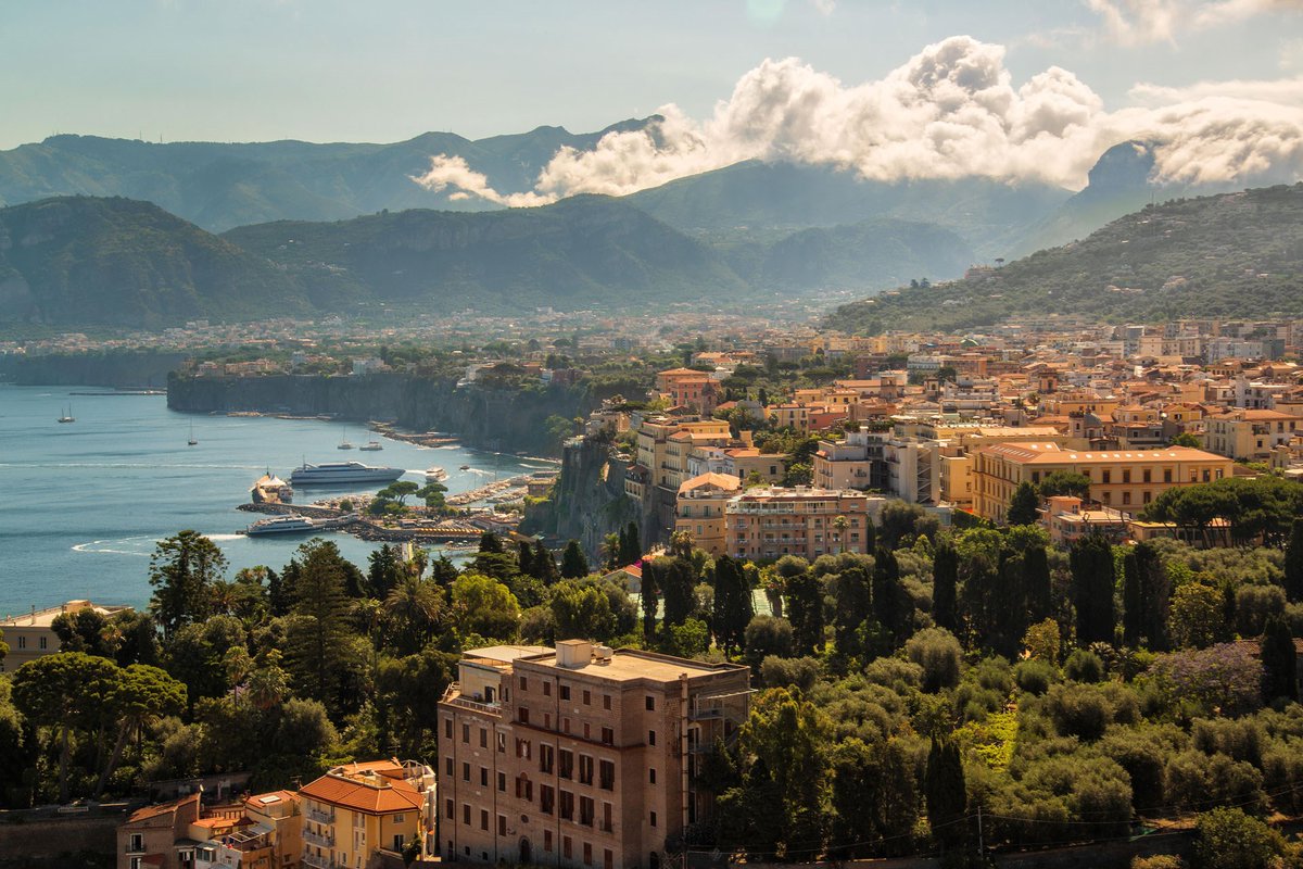 cntraveller's tweet photo. Is this the prettiest place in Italy? https://t.co/FCcSamZ36V https://t.co/GccAzxCuh2