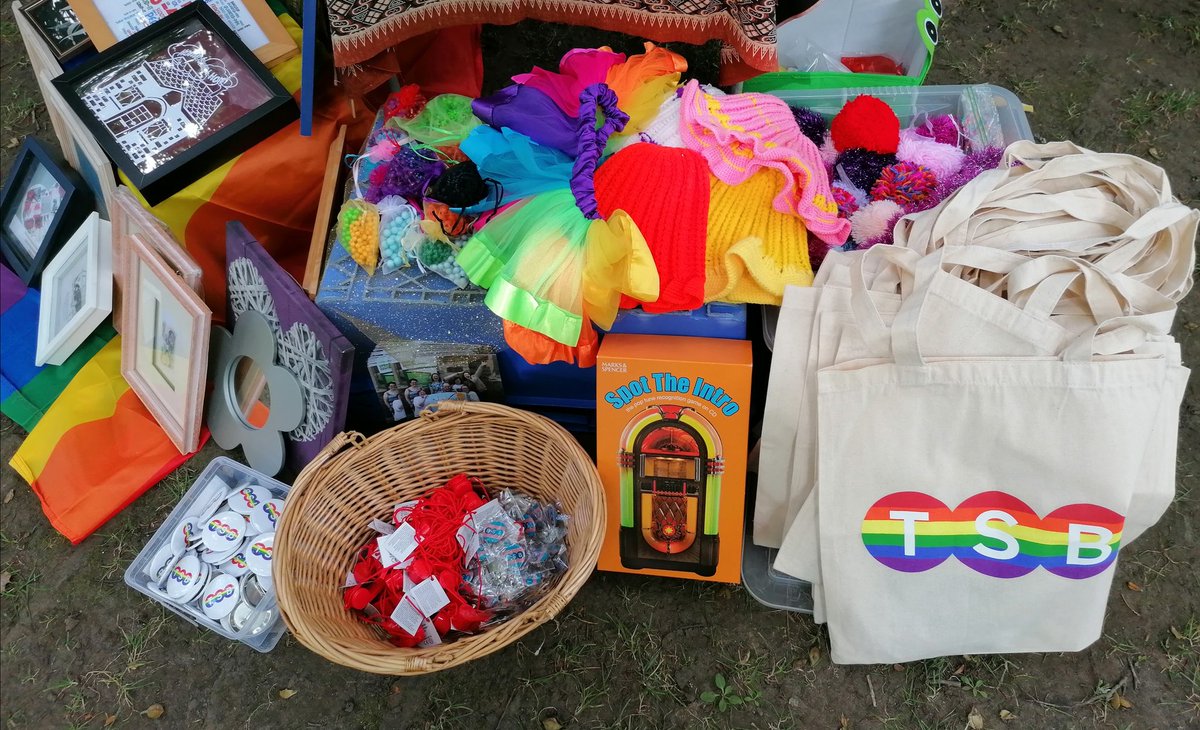 dancowen74's tweet photo. Great day #supporting @ODSwindon @tsb #Swindon #localcharitypartner #SwindonPride @Swindonwiltspri Raising much needed funds #charity #community #volunteering #pride2021 #tsbpride #pride #Swindonpride2021 #prideofbritain @WiltsHour @DhcFry @bobbarrett57 Thanks for supporting us https://t.co/tc2Ddgj18B