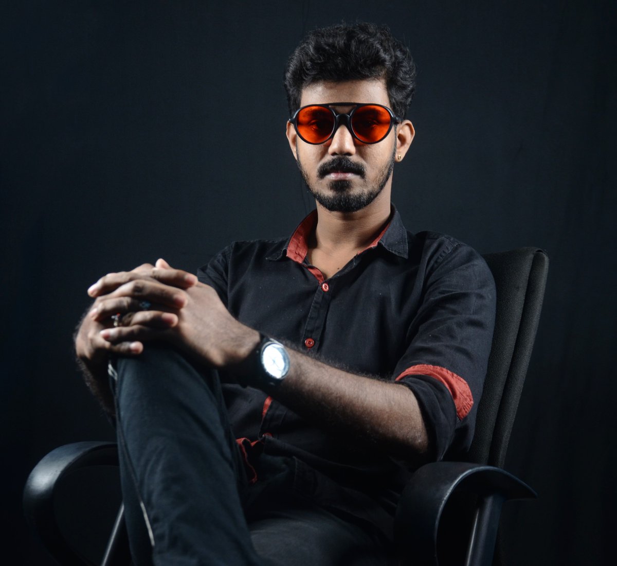 actoradarshak's tweet photo. You don't scare a man who sees people as cockroaches.

#TheManWithGuts https://t.co/KIbvacmScA