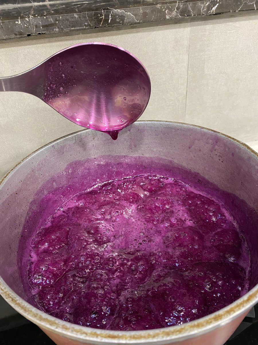 _ADeshpande's tweet image. This summer was fab in terms of delish jamuns. Juicy, plentiful. Sadly all good things end. Time to say goodbye to jamuns until next year. Last batch of jamuns converted to jelly, pulp to a fool/preserve; 3rd 📷 JLT: fresh fragrant jasmine 

 #indianblackberry #Cooking #jelly