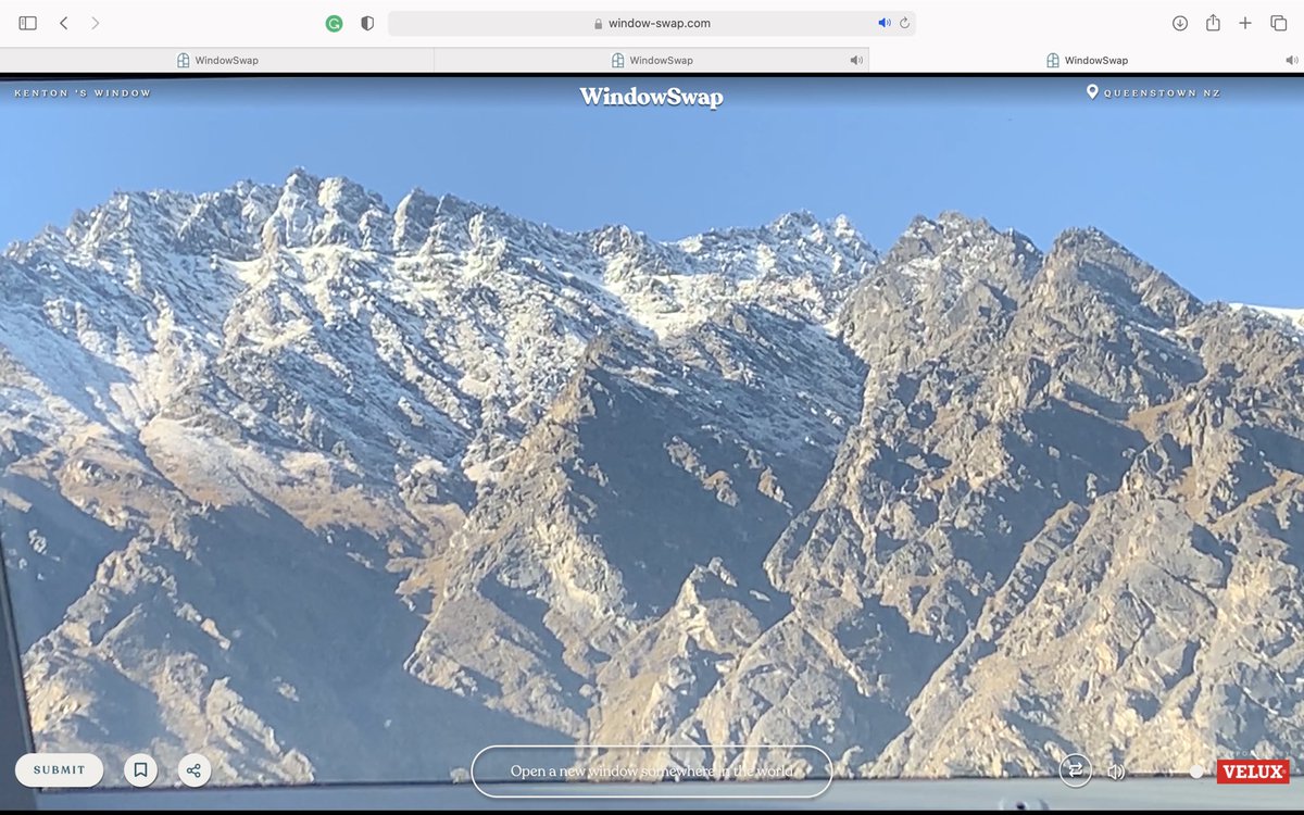 ตอนนี้กำลังอินสิ่งนี้อยู่ เป็นเว็บไซต์ที่จะแรนด้อมวิวจากหน้าต่างจากทั่วโลกมาให้เราดู นี่สุ่มไปเจอทะเล ไปเจอวิวภูเขาสวยๆ บางทีก็ได้ฟังเพลงจากเจ้าของห้องที่เปิดอยู่ บางทีก็เป็นบทสนทนา เสียงธรรมชาติ ถึงไม่ได้ดูก็จะเปิดเสียงทิ้งไว้ ⋆ﾟ꒰ఎ ♡ ໒꒱ ⋆ﾟ 🖼🪞🤏🏻

window-swap.com