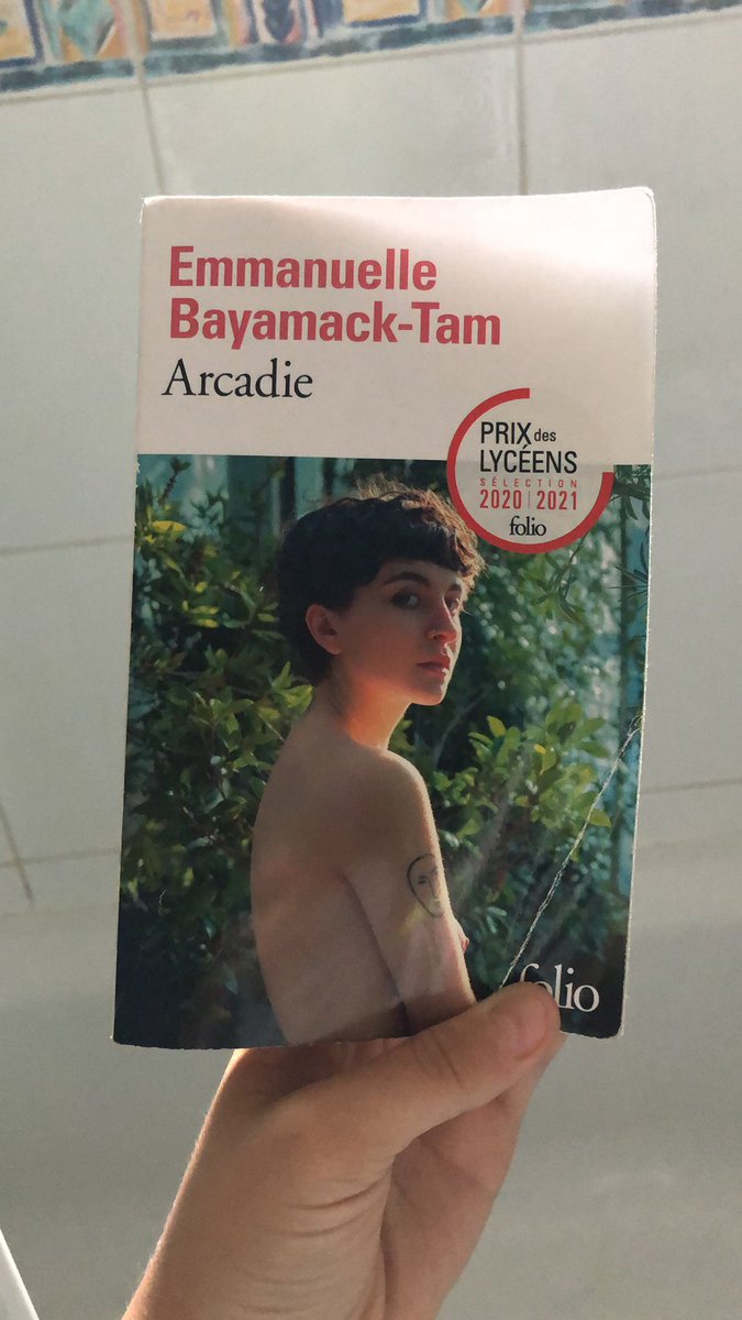 GremlinStrikes's tweet photo. « Arcadie », Emmanuelle Bayamack-Tam ❤️‍🔥
Une écriture formidable, humour et réflexion au sein d’une communauté quasi-pré-effondrement : j’ai trouvé ce roman sans filtre vraiment dans l’air du temps et il m’a donné envie d’en lire + sur l’auteure ! https://t.co/pqzdFhwmgp