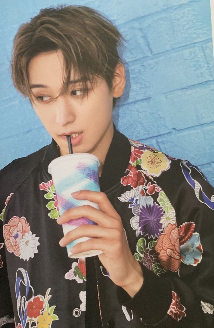 zhuyahn's tweet photo. Happy belated birthday, lil sis! 🥳 Have a delicious malatang and always be happy!! God bless you. @Chaewonnu https://t.co/KM2vqTm5Pg