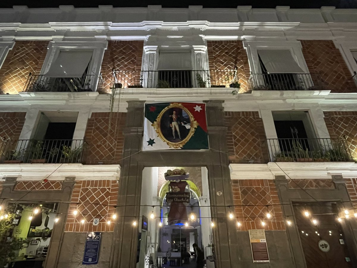 AIturbideI's tweet photo. En 1821 siendo ya Emperador, pernoctamos en la Casa del Mendrugo en Nuestra visita a la Puebla de los Ángeles, antes de hospedarnos al siguiente día en el Palacio Episcopal.
En @CasadelMendrugo @chuchita_soy Nos recuerdan con este bello detalle. https://t.co/IuXmpWqvfl