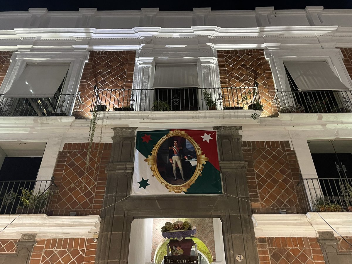 AIturbideI's tweet photo. En 1821 siendo ya Emperador, pernoctamos en la Casa del Mendrugo en Nuestra visita a la Puebla de los Ángeles, antes de hospedarnos al siguiente día en el Palacio Episcopal.
En @CasadelMendrugo @chuchita_soy Nos recuerdan con este bello detalle. https://t.co/IuXmpWqvfl